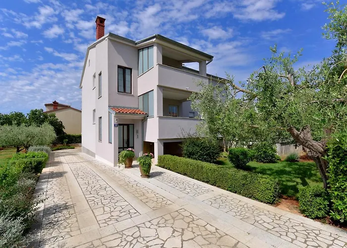 Brezac Olive Garden Apartment