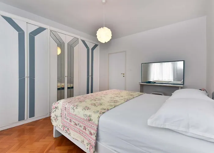 Brezac Olive Garden Apartment