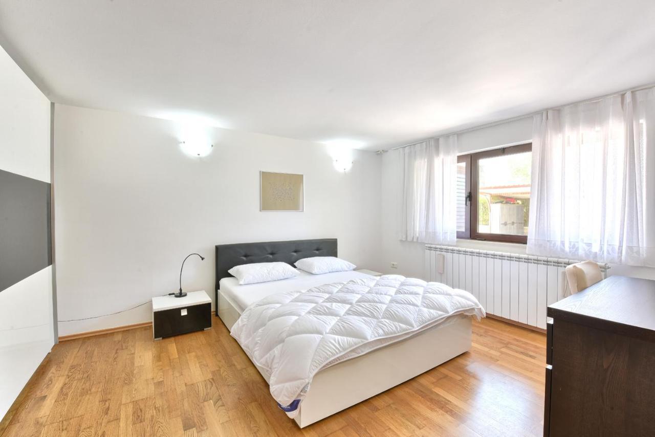 Brezac Olive Garden Apartment