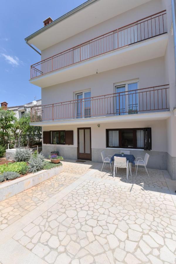 Brezac Olive Garden Apartment *