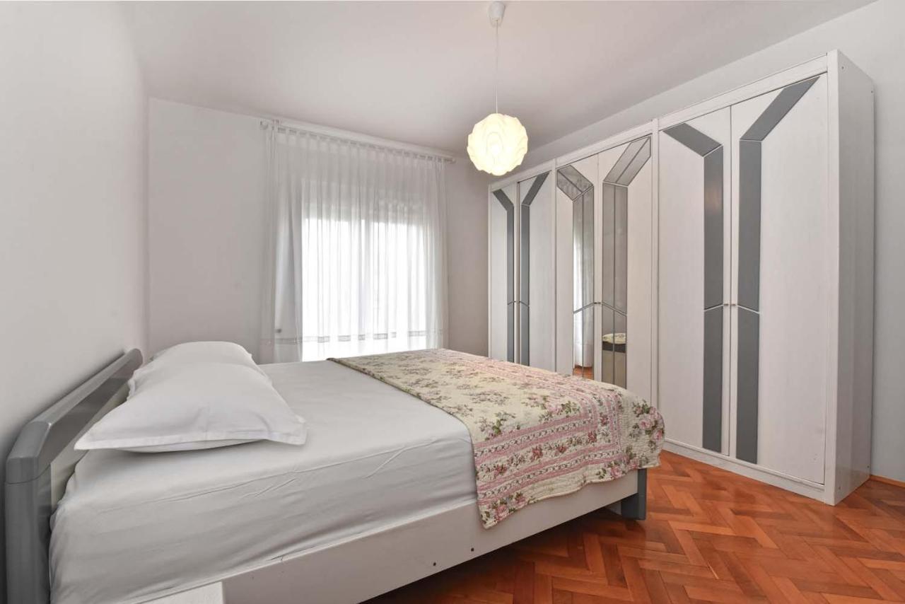 Brezac Olive Garden Apartment *